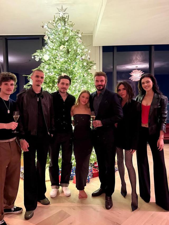 Keluarga Good Looking David dan Victoria Beckham Rayakan Natal di Rumah Mewah