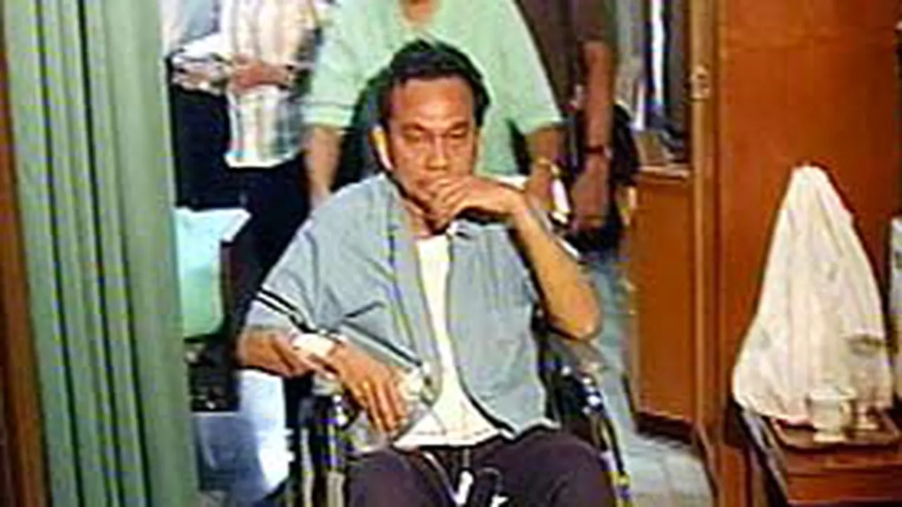 090605aTaufik-sakit.jpg