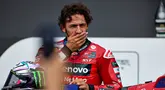 Ekspresi pembalap Italia dari Ducati Lenovo Team, Enea Bastianini setelah berhasil memenangkan balapan sprint MotoGP Grand Prix Inggris di Sirkuit Silverstone, Northamptonshire, Inggris, pada 3 Agustus 2024. (BENJAMIN CREMEL/AFP)