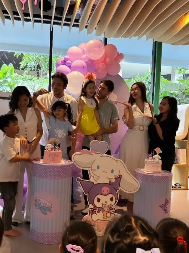Tampil Bersama, Ini 7 Potret Aura Kasih dan Eryck Amaral di Ulang Tahun Anak