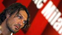 Kapten AC Milan, Paolo Maldini pada konferensi pers di Dubai pada 30 Desember 2008. Maldini kini gantung sepatu. AFP PHOTO/KARIM SAHIB