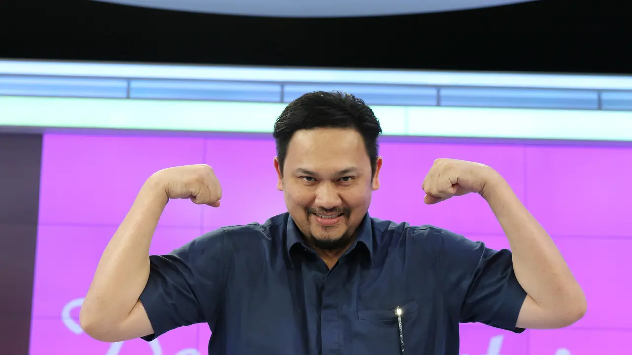 Hilang di Media Sosial, Farhat Abbas Jadi Tukang Buah?