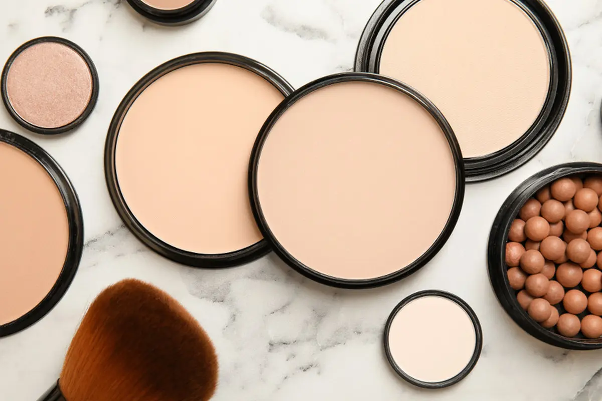 Penting Untuk Makeup, Ini 5 Jenis Bedak yang Wajib Diketahui