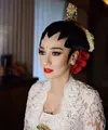 Tak terdengar kabarnya beberapa waktu belakangan, artis cantik Alexandra Gottardo rupanya telah resmi menikah dengan kekasih  hati, Arief Waworuntu. Hari bahagia tersebut berlangsung pada Jumat (22/1/2016). (via instagram/@andychunmakeup)