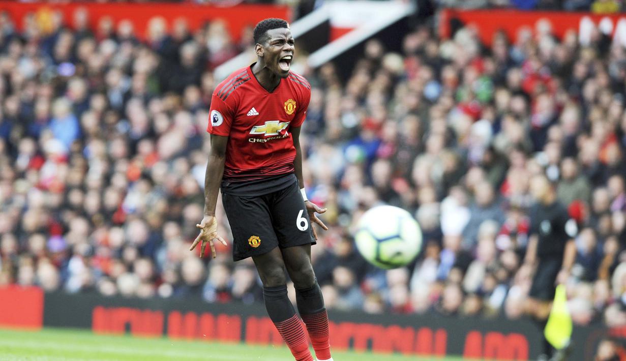 Ekspresi gelandang Manchester United, Paul Pogba, saat pertandingan melawan Wolverhampton Wanderers pada laga Premier League, di Stadion Old Trafford, Sabtu (22/9/2018). Manchester United ditahan 1-1 oleh Wolverhampton. (AP/Rui Vieira)