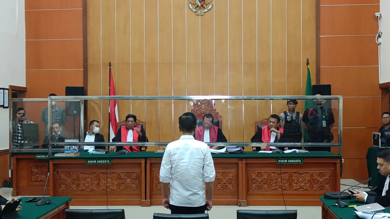 Anak buah Teddy Minahasa atau mantan Kapolres Bukittinggi AKBP Dody Prawiranegara divonis 17 tahun penjara.