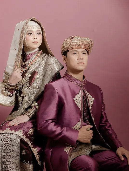 "Dibilang bener bener sendiri juga nggak, kita juga ada bantuan beberapa orang cuma memang kita banyak juga turun gunung lah istilahnya," ujarnya. (Instagram/lestykejora)