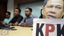 Sejumlah tokoh LSM memberikan keterangan kepada awak media terkait pelaporan di Jakarta, Rabu (3/5). ICW meminta agar segera memproses Fahri Hamzah karena dianggap menghalangi proses penyidikan kasus dugaan korupsi e-KTP. (Liputan6.com/Johan Tallo)  
