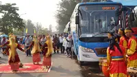 menyambut 50 tahun Provinsi Bengkuu, hadir bus kota yang melayani jalur pariwisata (Liputan6.com/Yuliardi Hardjo)