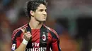 Selebrasi khas striker AC Milan Alexander Pato setelah menjebol gawang Lecce di laga perdana Serie A yang digelar di San Siro Stadium, 29 Agustus 2010. Milan unggul 4-0. AFP PHOTO / GIUSEPPE CACACE 