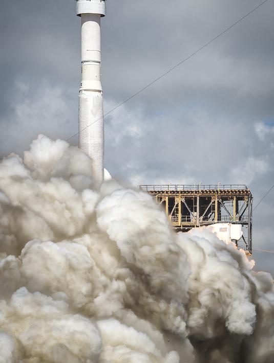 Peluncuran itu merupakan bagian dari Program Awak Komersial NASA, yang bermitra dengan industri luar angkasa swasta di AS untuk mengangkut astronot ke dan dari Stasiun Luar Angkasa Internasional. (Miguel J. Rodriguez Carrillo / AFP)