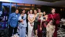 <p>Sang ibu, Riafinola Ifani Sari atau akrab disapa Nola juga turut hadir dan mengajak teman-temannya. Ibu Naura Ayu tersebut mengundang sahabat-sahabatnya, termasuk para personel Be3. (FOTO: instagram.com/riafinola/)</p>