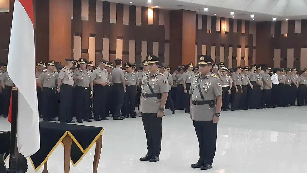 Komjen Gatot Eddy resmi dilantik sebagai Wakapolri menggantikan Komjen Ari Dono Sukmanto yang akan pensiun.