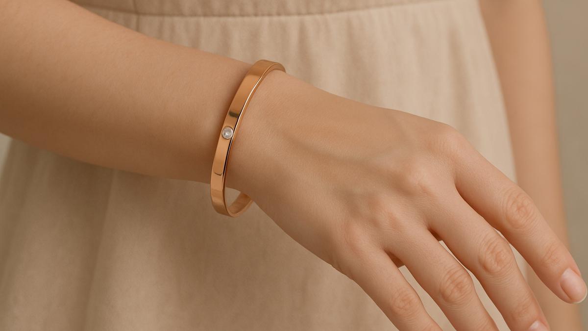 Biar Tetap Elegan dan Berkelas, Pakai Saja Gelang Rose Gold Oval Ini