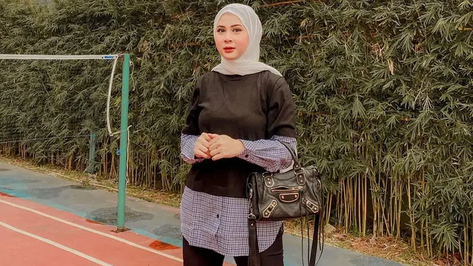 FOTO: Gaya OOTD Casual Kesha Ratuliu, Tetap Stylish