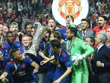Jose Mourinho masih menjadi pelatih terakhir yang sukses membawa Manchester United menjadi juara. Dibawah asuhannya Setan Merah berhasil meraih tiga trofi sekaligus pada 2016/2017, yaitu Community Shield, Piala Liga, dan Europa League. Hingga saat ini MU belum pernah menjadi juara lagi. (AFP/Paul Ellis)