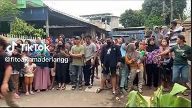 6 Potret Antusias Warga saat Nathalie Holscher Datangi Rumah Tiko, Ramai Padat