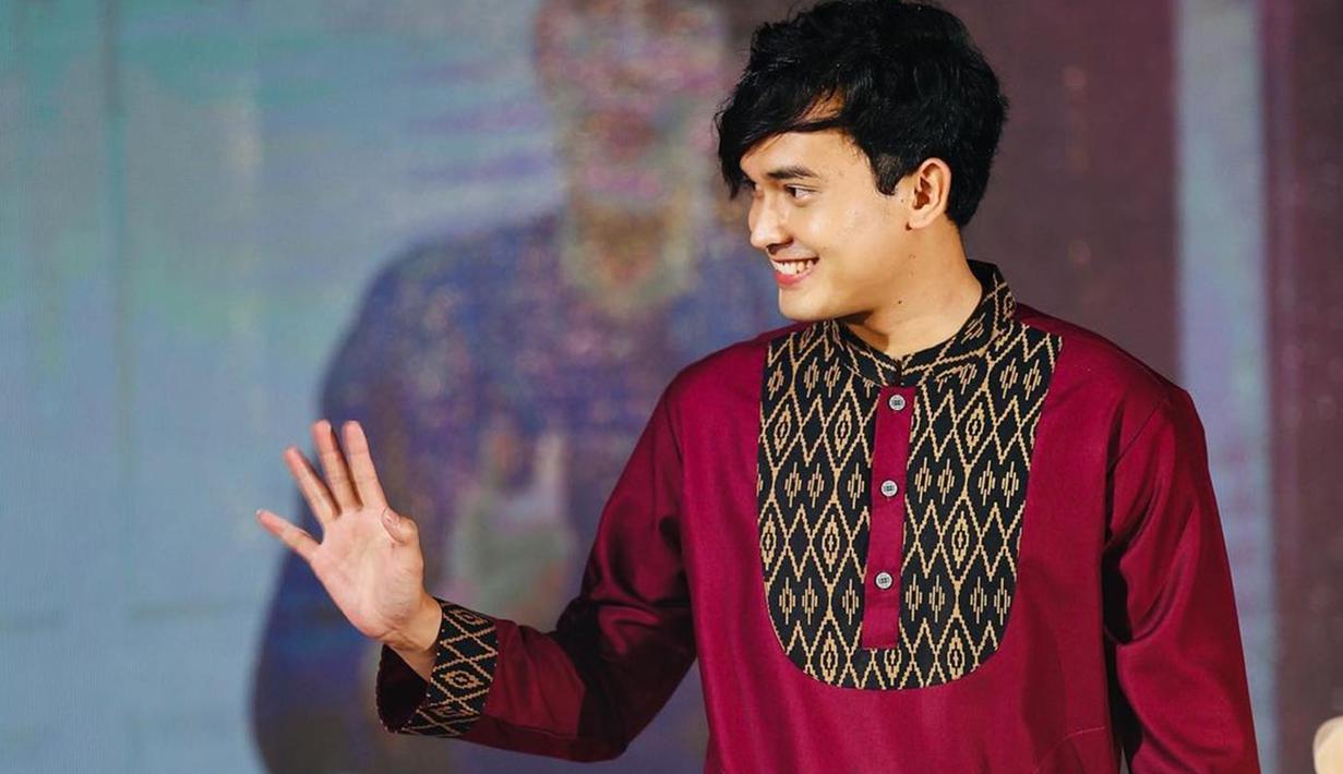Foto Gaya Ikbal Fauzi Pakai Baju Koko Dipuji Makin Memesona Hot Liputan6 Com