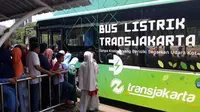 Bus Listrik Transjakarta gratis di Monas.