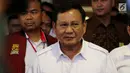 Ketum Gerindra Prabowo Subianto sebelum Rakernas Bidang Hukum dan Advokasi di Hotel Sultan, Jakarta, Kamis (5/4). Pertemuan tertutup itu rencananya membahas strategi pencalonan Prabowo pada Pilpres 2019. (Liputan6.com/Johan Tallo)
