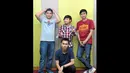  Personel Sheila on 7 bergaya disaat sesi pemotretan,Jakarta, Kamis (11/12/2014).(Liputan6.com/Panji Diksana)
