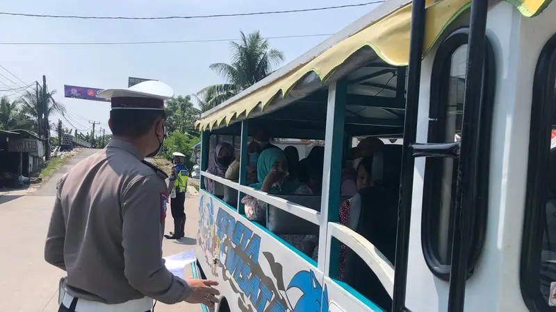 Polisi Tilang Odong-Odong di Serang, Banten