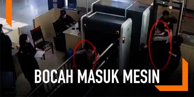VIDEO: Bocah Masuk Mesin X-Ray di Stasiun Kereta