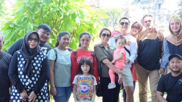 Nilla Rosita Ibunda Ussy Sulistyawati Meninggal Dunia (credit: https://www.instagram.com/ussypratama/)