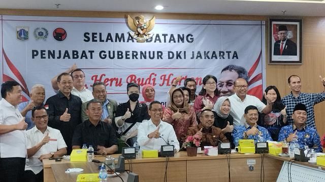 Penjabat (Pj) Gubernur DKI Jakarta Heru Budi Hartano berkunjung ke fraksi-fraksi DPRD DKI siang ini, Senin (19/12/2022).