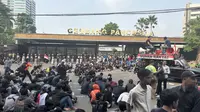 Massa demo di kawasan Gedung DPR/MPR RI berpindah ke Gerbang Pancasila. (Liputan6.com/Ady Anugrahadi)