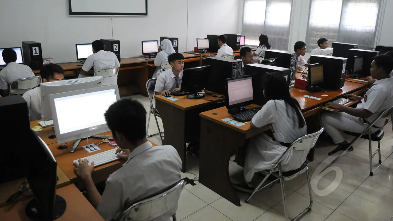 Suasana Tenang Hari Pertama UN Berbasis Komputer di SMKN Budi Utomo
