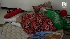 Titi Wati selesai menjalani operasi memperkecil lambung, kini ia dirawat intensif di rumah sakit. Titi tidak tidur di kasur biasa, kasur apakah itu?