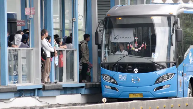 NEWS FLASH: Malam Tahun Baru, Bus Transjakarta Beroperasi hingga Dini Hari