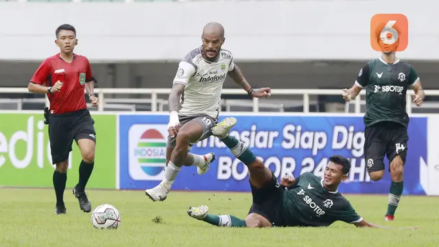 Foto: David da Silva Borong 2 Gol, Persib Bandung Bungkam Persikabo 1973 di Laga Uji Coba