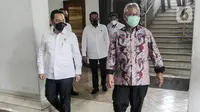 Ketua KPU Arief Budiman (kanan) bersama Kabareskrim Polri Komjen Pol Listyo Sigit Prabowo bersiap memberikan keterangan pers  usai pertemuan di Gedung KPU, Jakarta, Kamis (3/12/2020). Pertemuan itu membahas persiapan keamanan jelang Pilkada serentak 9 Desember mendatang. (Liputan6.com/Johan Tallo)