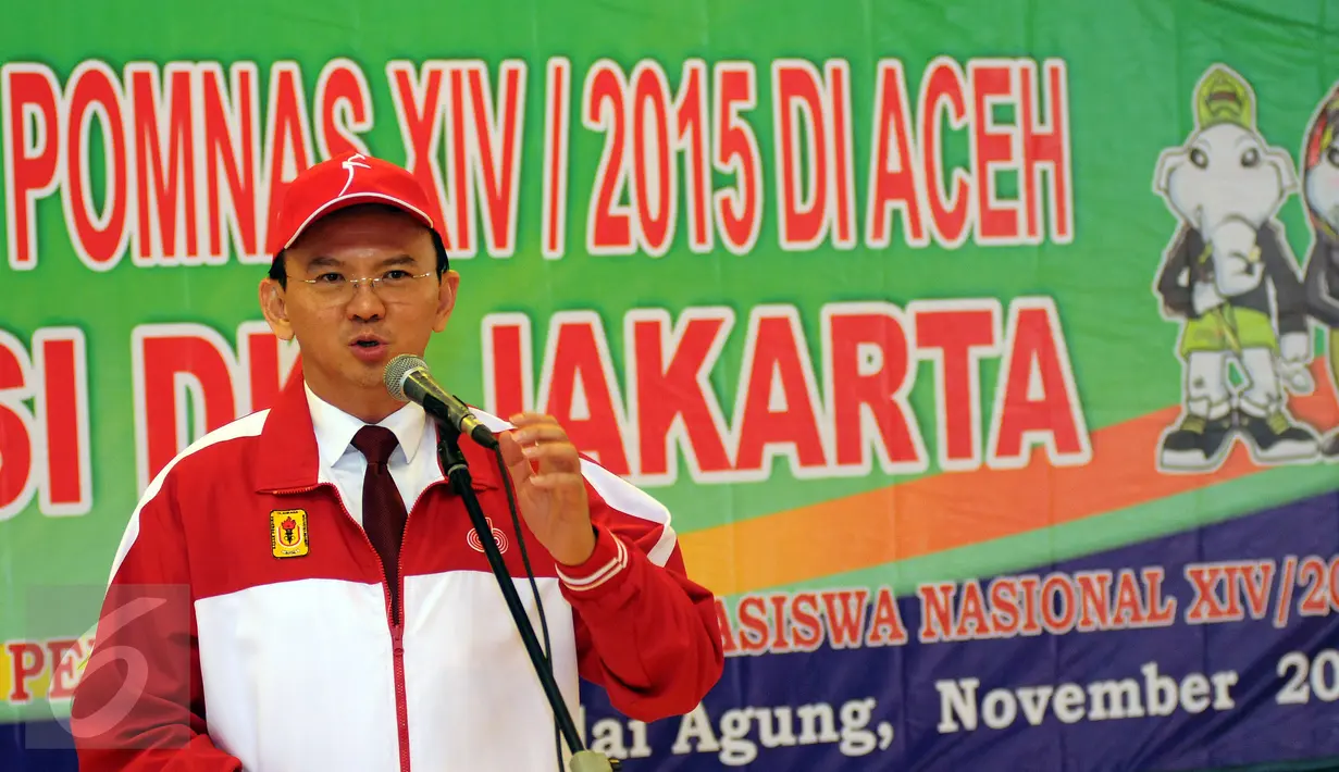 Gubernur DKI Jakarta, Basuki T Purnama memberikan pesan pada mahasiswa DKI Jakarta yang akan  berlomba di Pomnas XIV/Aceh di Balai Agung Jakarta, Selasa (10/11/2015). Jakarta menerjunkan 310 atlit berikut official. (Liputan6.com/Helmi Fithriansyah)  