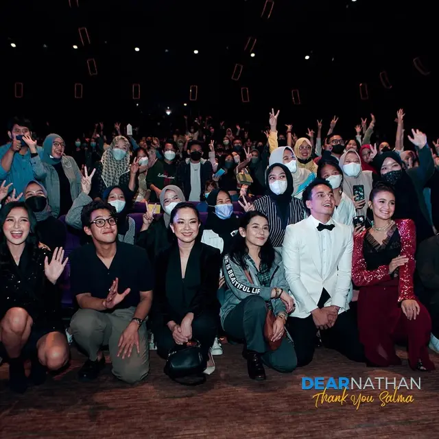 6 Potret Ardhito Pramono Hadiri Gala Premiere Film Sebelum Ditangkap, Wajah Bahagia