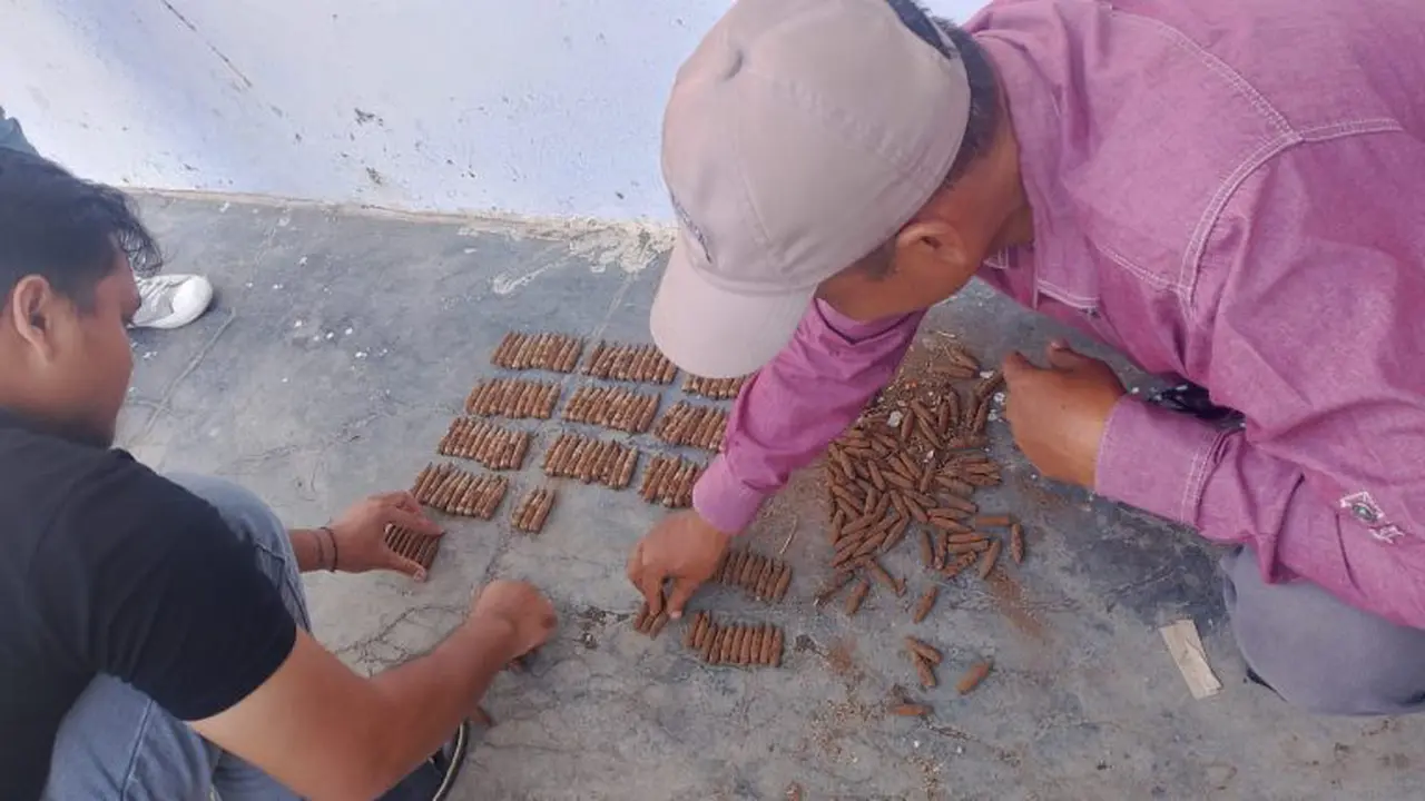 Warga Kelurahan Mojopanggung, Kecamatan Giri, Kabupaten Banyuwangi, digemparkan oleh penemuan satu karung kecil berisi ratusan proyektil atau timah peluru di Tempat Pembuangan Sampah (TPS) Gapangan. (Istimewa)