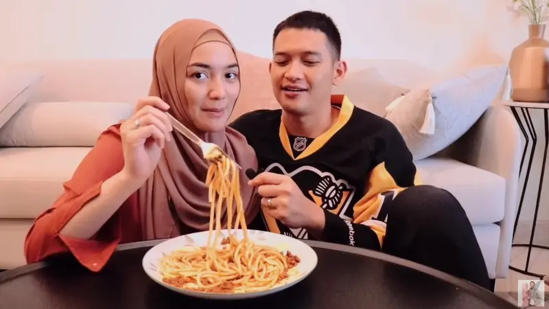 7 Momen Rezky Aditya Masak Buat Citra Kirana Ini Romantis