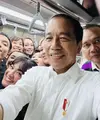 Potret Tampilan Artis saat Mencoba LRT bersama Jokowi, [Instagram: @jokowi]
