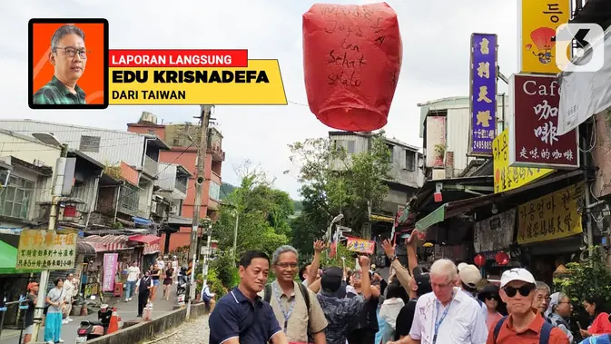 Lentera Diterbangkan: Asa Terbang Tinggi Menuju Masa Depan.