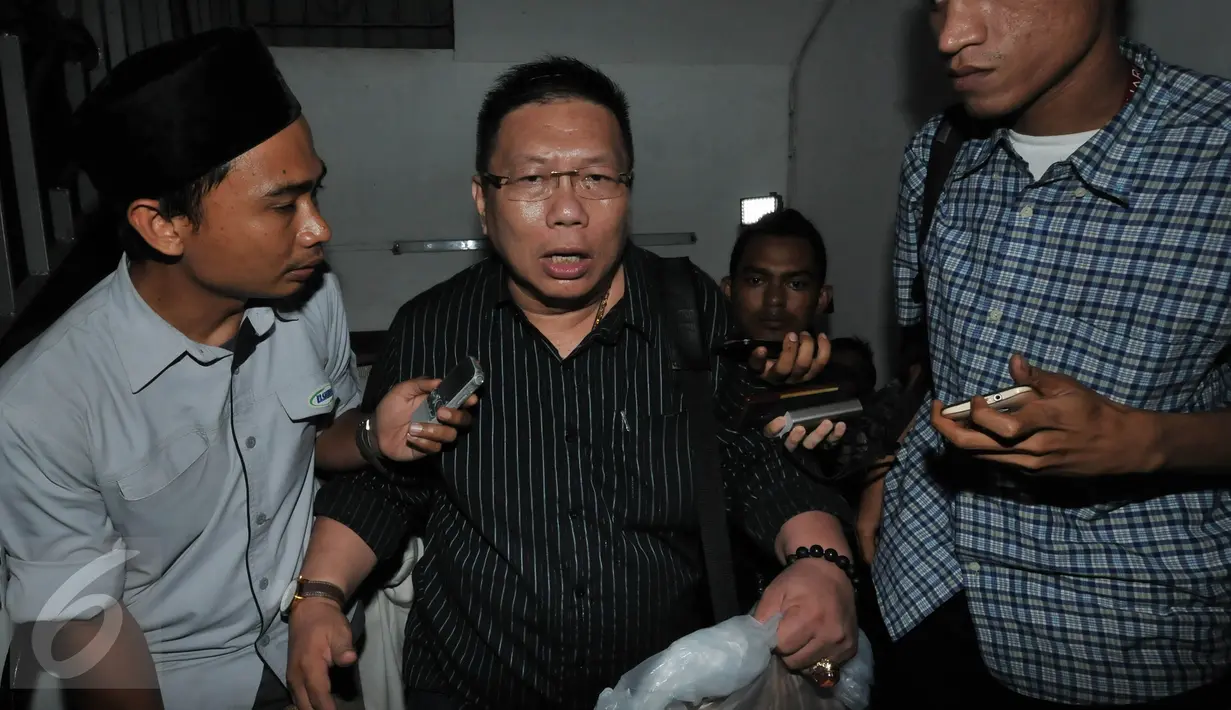 Pengacara Jessica Kumala Wongso, Yudi Wibowo Sukinto memberikan keterangan saat kunjungi Polda Metro Jaya, Jakarta, (30/1). Jesicca kumala Wongso ditangkap pagi tadi terkait kasus kematian Mirna akibat zat sianida. (Liputan6.com/JohanTallo)