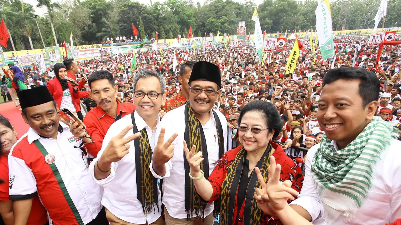 Pasangan Djarot Saiful Hidayat-Sihar Sitorus bersama Ketum PDIP Megawati Soekarnoputri dan Ketum PPP Romahurmuziy