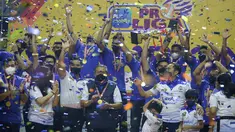 Kejutan dibuat oleh tim debutan Bogor LavAni saat menjuarai PLN Mbile Proliga 2022 untuk kategori putra usai menumbangkan juara 7 kali Surabaya Bhayangkara Samator, Minggu (27/3/2022). Klub milik mantan Presiden SBY menang 3-2 (23-25, 25-19, 20-25, 25-18, 15-10). (Bola.com/Bagaskara Lazuardi)