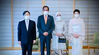 Presiden Jokowi dan Ibu Negara Iriana ketika menemui Kaisar Jepang Naruhito dan Permaisuri Masako, di Istana Kekaisaran Jepang, Tokyo, Rabu (27/7/2022). (Biro Pers Sekretariat Presiden)