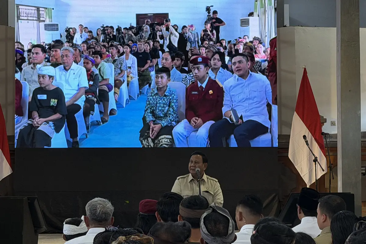 Presiden Prabowo Subianto saat meninjau Sekolah Rakyat Menengah Pertama (SRMP) 17 Tabanan, Bali, Minggu (7/6/2026).