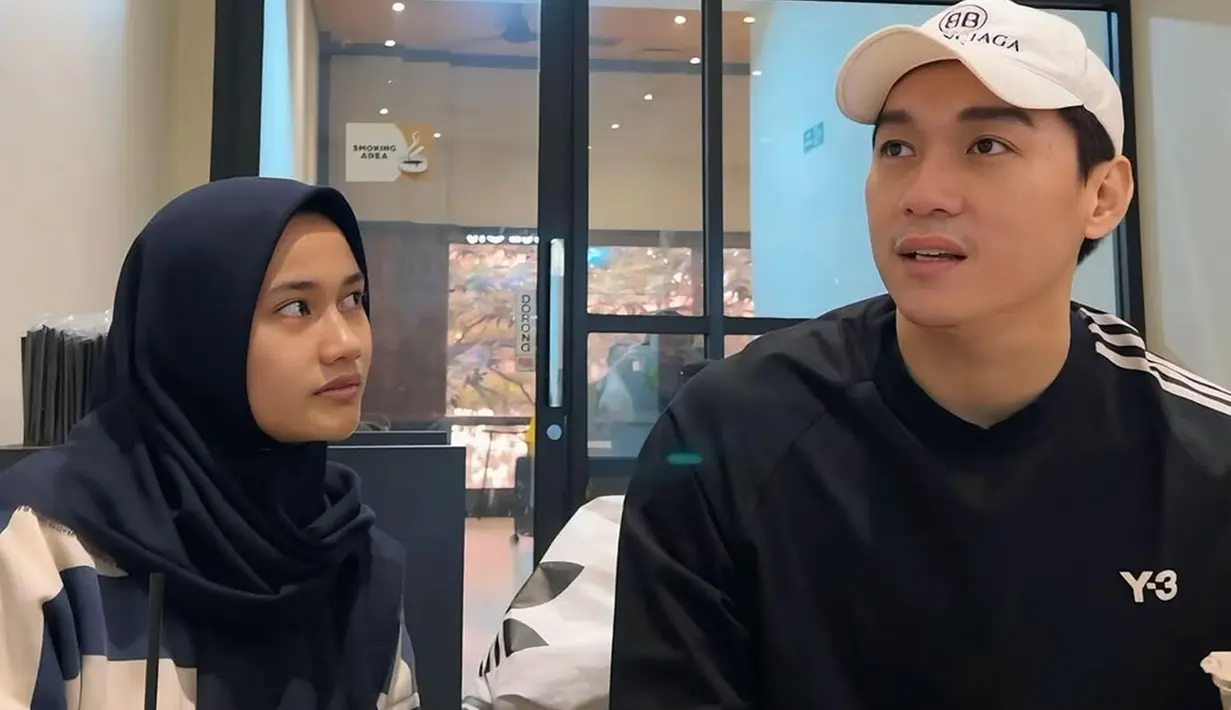 Dalam momen tersebut, Ifan terlihat menyuapi Rania di sebuah kafe. Interaksi hangat mereka mencuri perhatian warganet, banyak yang memuji kedekatan ayah dan anak ini. Ifan pun berharap putrinya selalu istiqomah dan selalu di jalan Allah. (Liputan6.com/IG/@ifanseventeen)