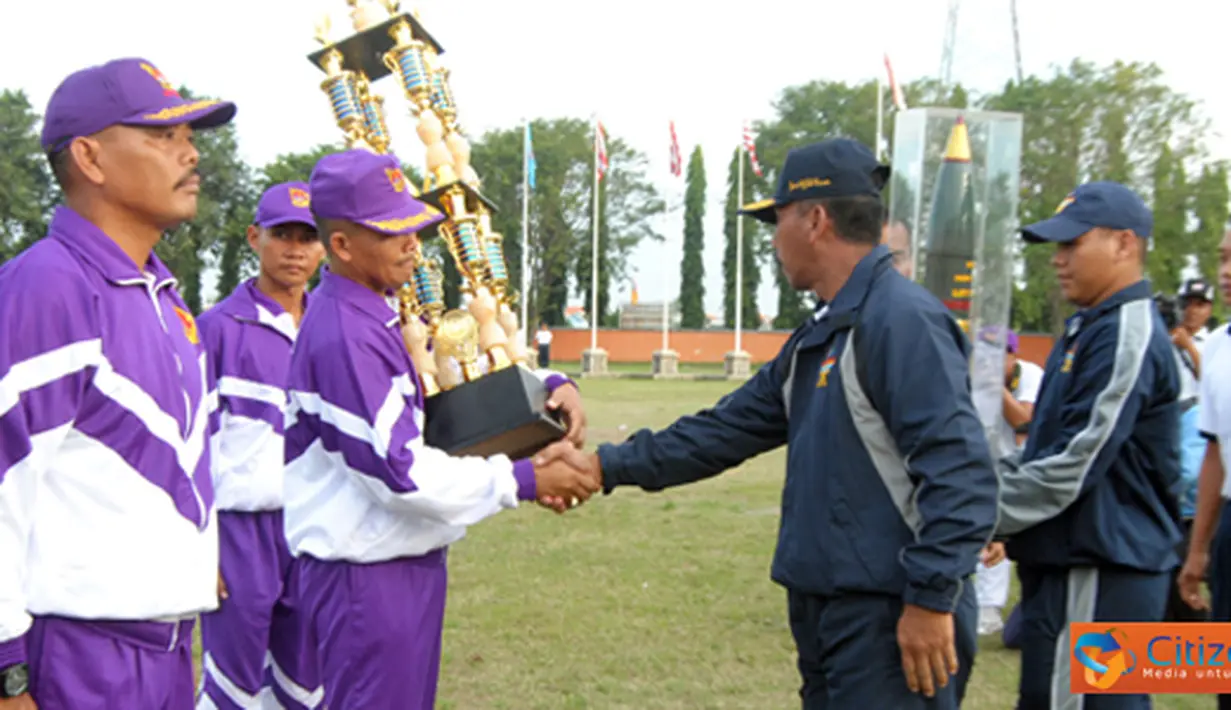 Citizen6, Surabaya: Porwiltil TNI AL 2012 yang merupakan event olahraga terbesar TNI AL wilayah Timur secara resmi di tutup, dan kontingen Marinir Wilayah Timur (Marwiltim) menasbihkan diri sebagai Kontingen terbaik, Selasa (12/6). (Pengirim: Penkobangdik
