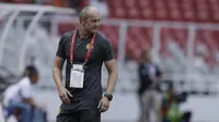 Pelatih Ceres-Negros, Risto Vidakovic, saat melawan Persija Jakarta pada laga Piala AFC 2019 di SUGBK, Jakarta, Selasa (23/4). Persija takluk 2-3 dari Ceres-Negros. (Bola.com/M Iqbal Ichsan)