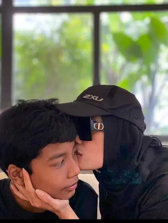 Arzeti Bilbina dan Anak-anaknya (Instagram/arzetibi)